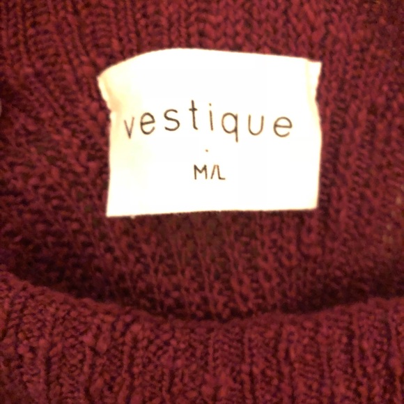 Red cut out sweater - Picture 3 of 3